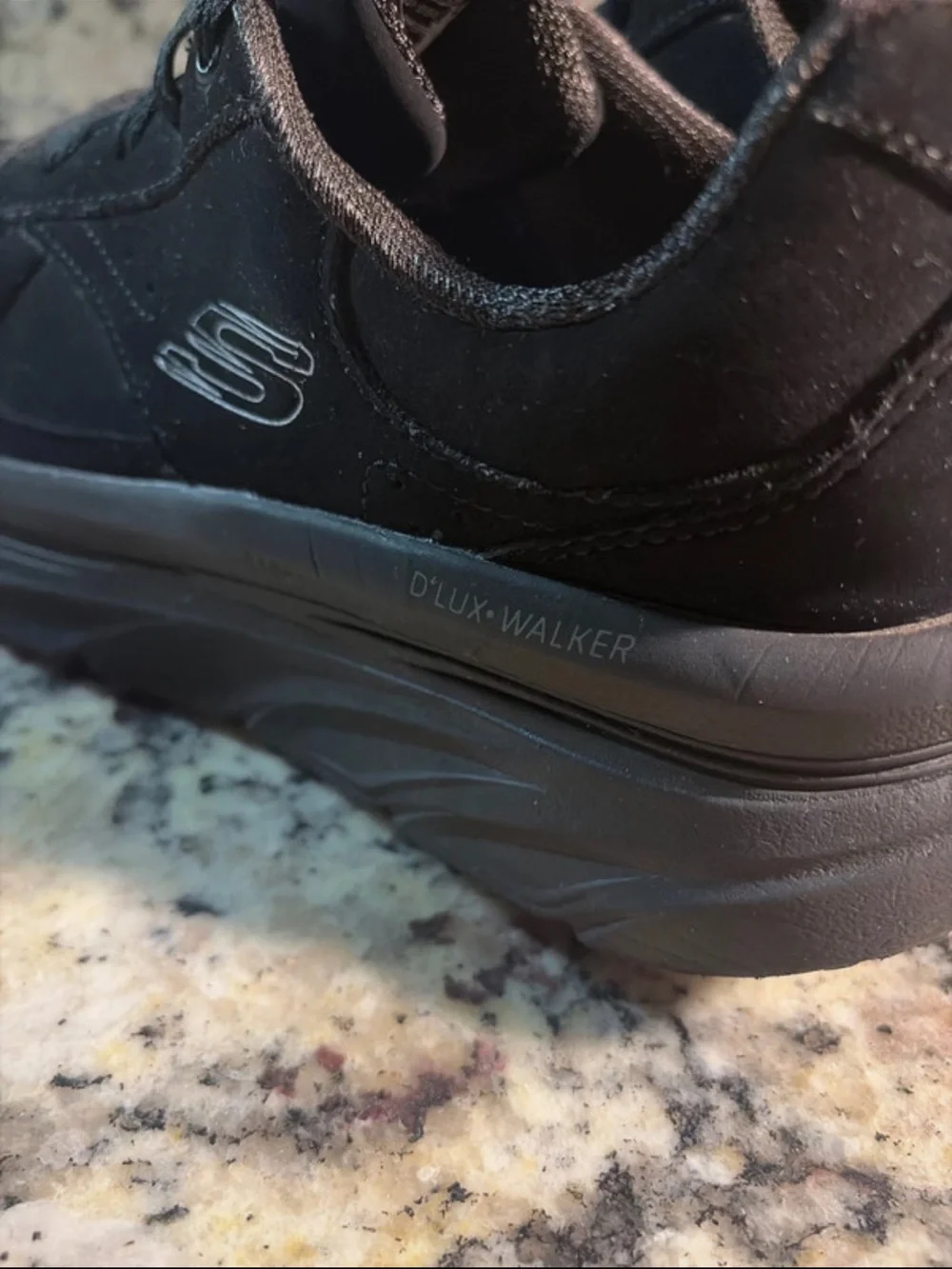 SKECHERS♦️D’LUX WALKER